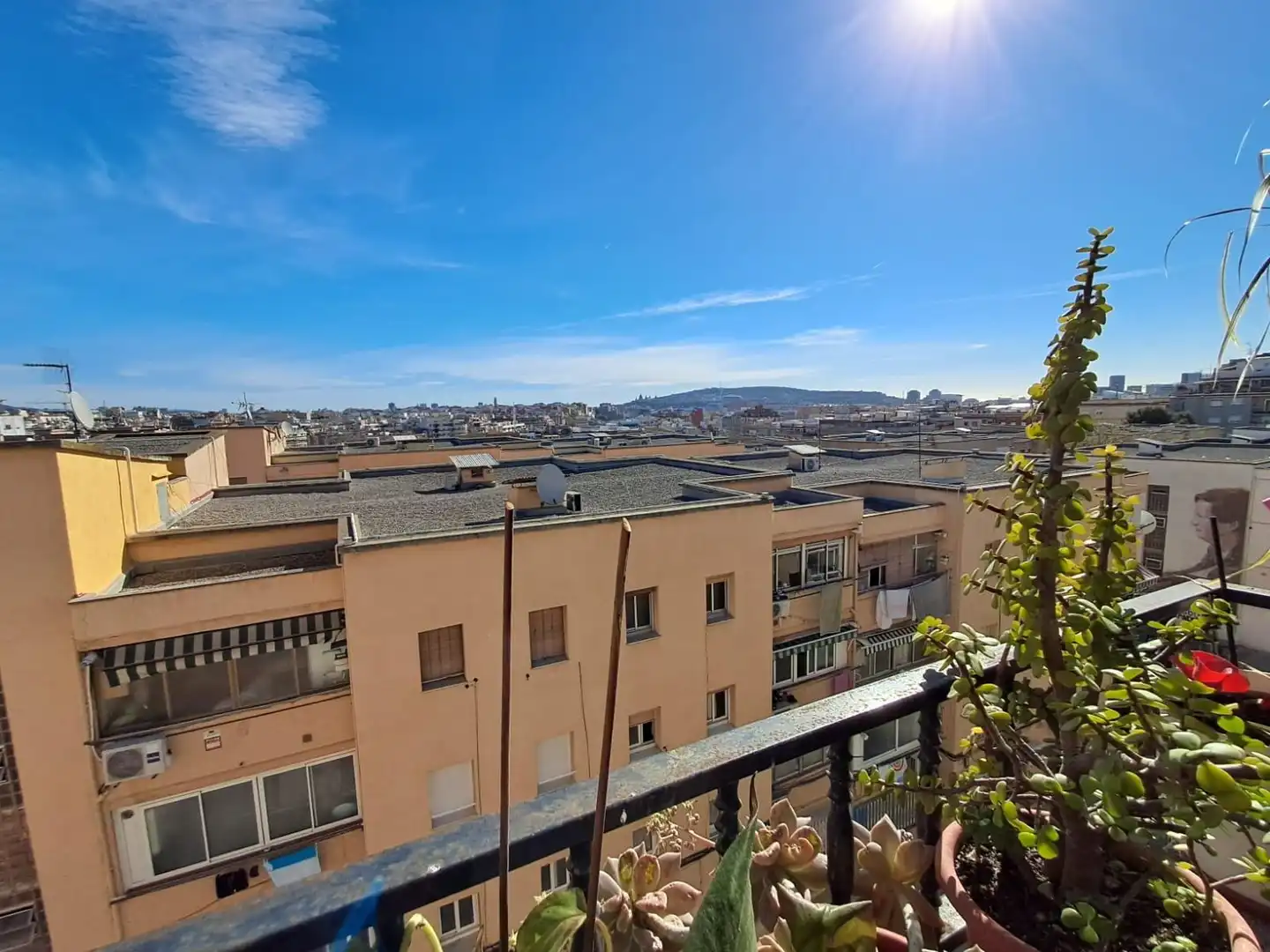 Vista exterior de Apartament en venda en L'Hospitalet de Llobregat