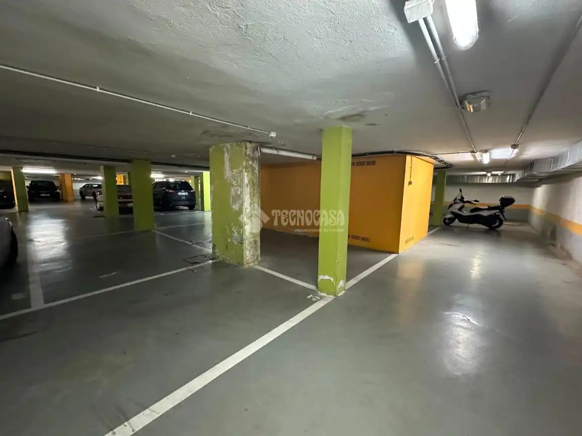 Parkplatz von Garage zum Verkauf in Santander