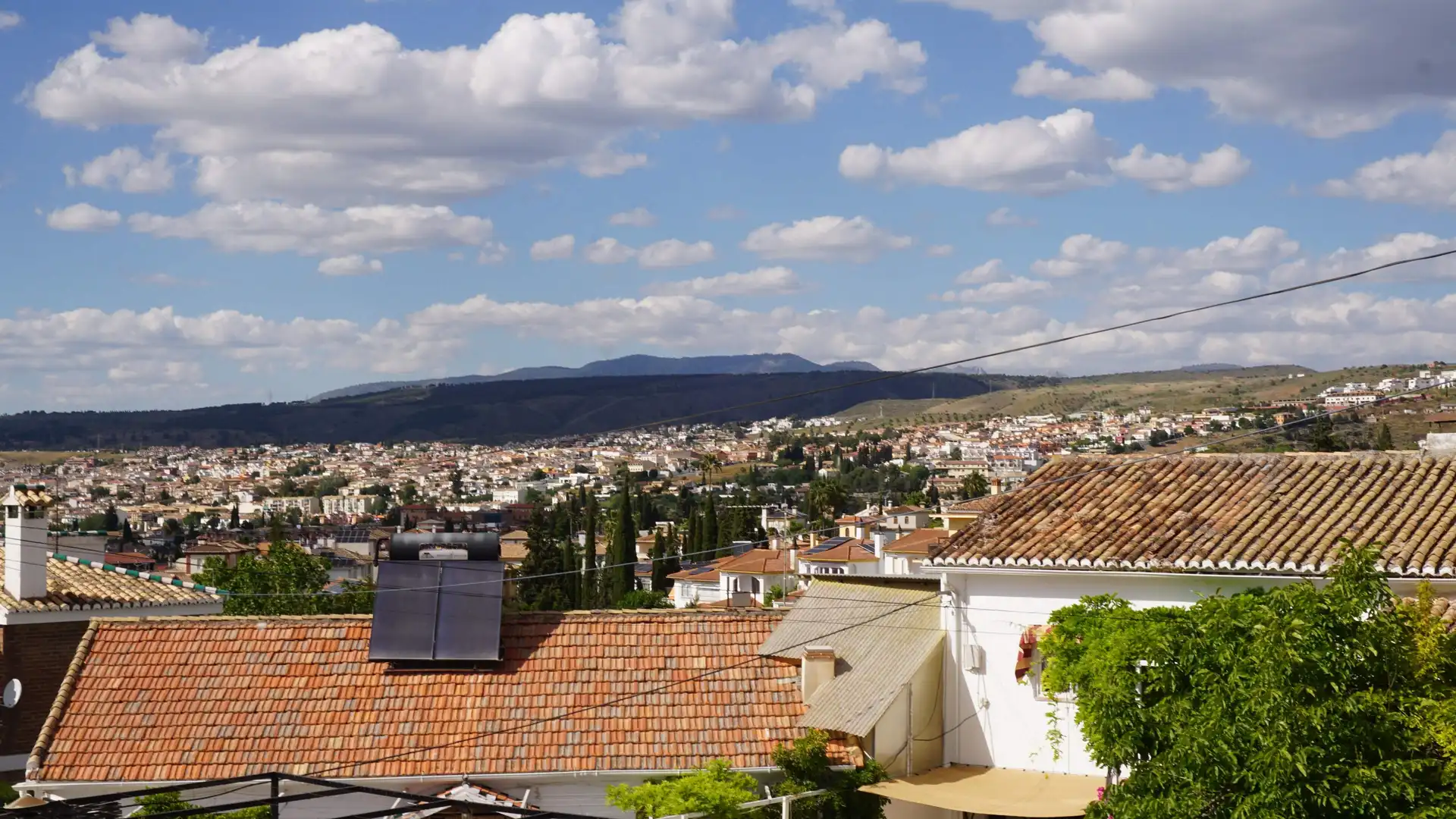 Vista exterior de Casa o xalet en venda en Cájar amb Calefacció, Jardí privat i Piscina