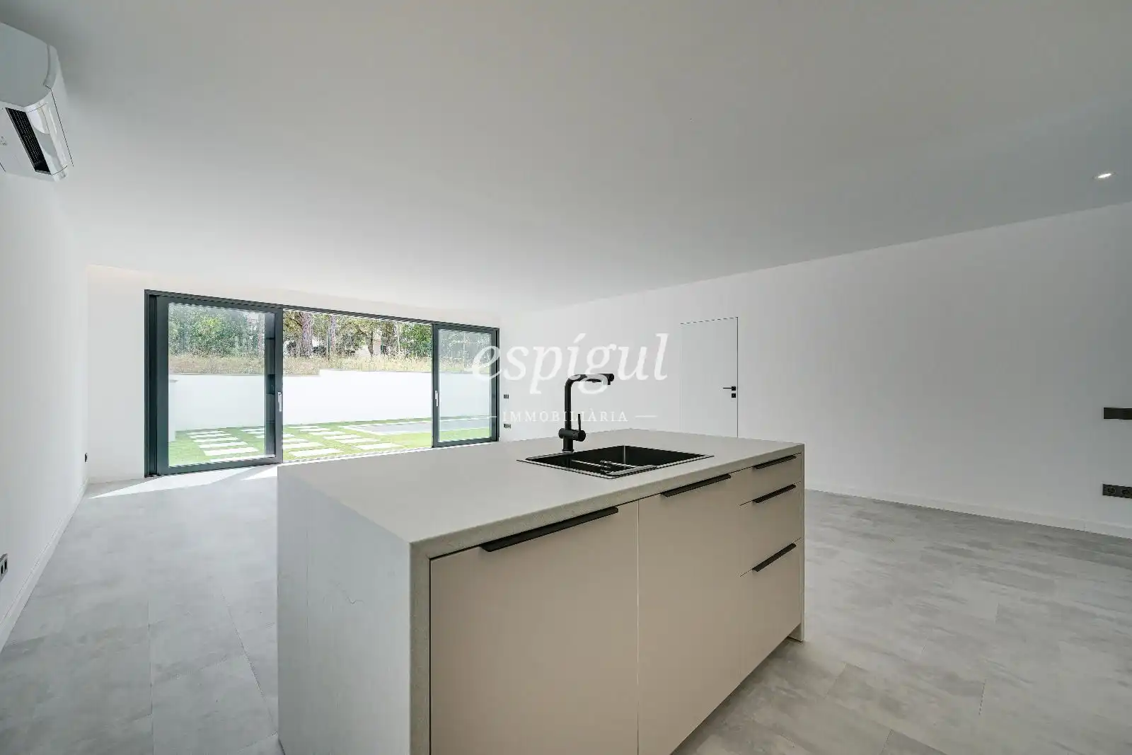 Cuina de Casa o xalet en venda en Llagostera amb Aire condicionat, Calefacció i Jardí privat