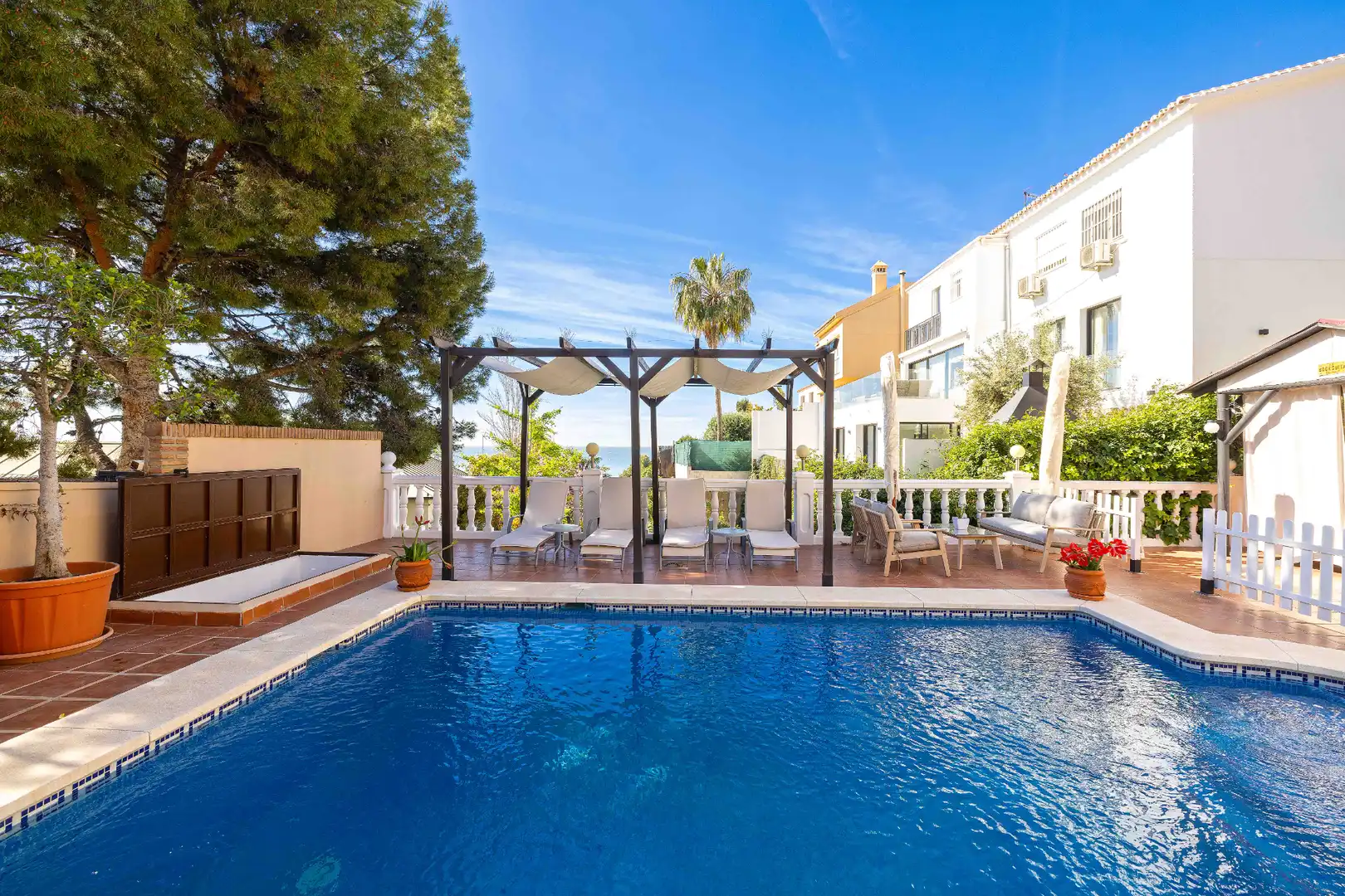 Piscina de Casa o xalet en venda en Málaga amb Aire condicionat, Calefacció i Jardí privat