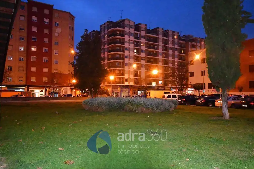 Exterior view of Garage for sale in  Logroño