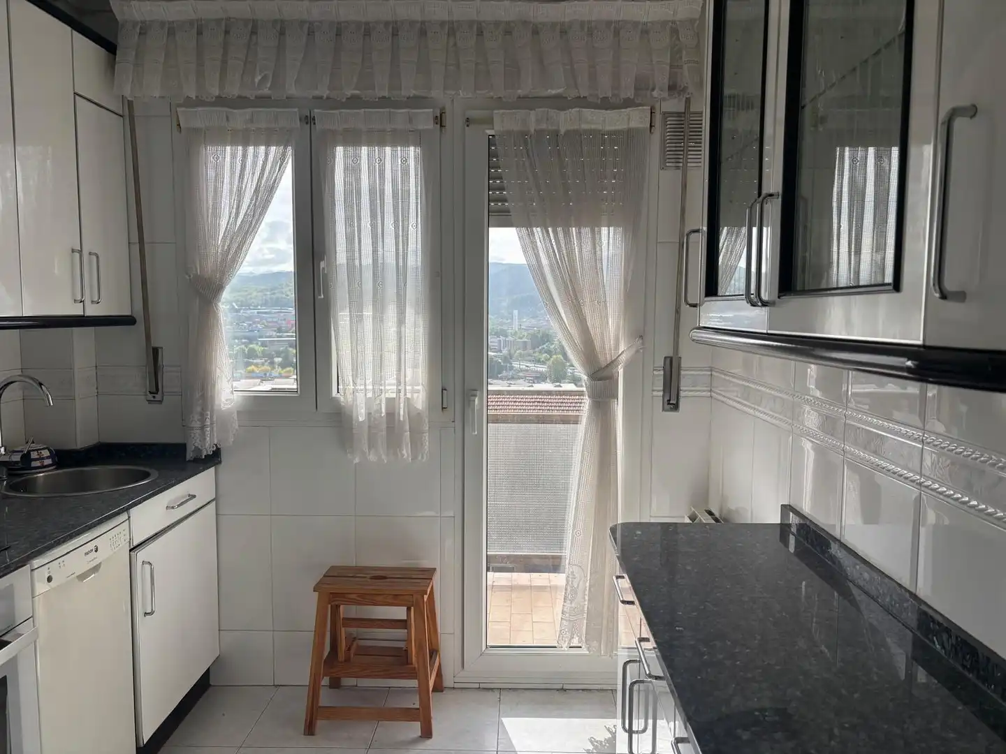 Cocina de Piso en venta en Basauri  con Calefacción, Amueblado y Balcón