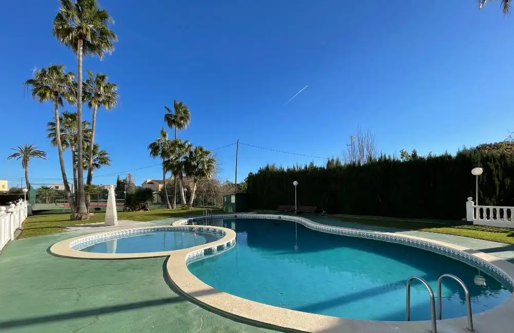 Piscina de Pis en venda en Alcalà de Xivert amb Jardí privat, Terrassa i Moblat