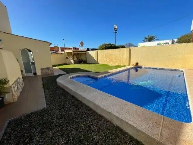 Piscina de Casa o xalet en venda en L'Alfàs del Pi amb Aire condicionat, Calefacció i Jardí privat