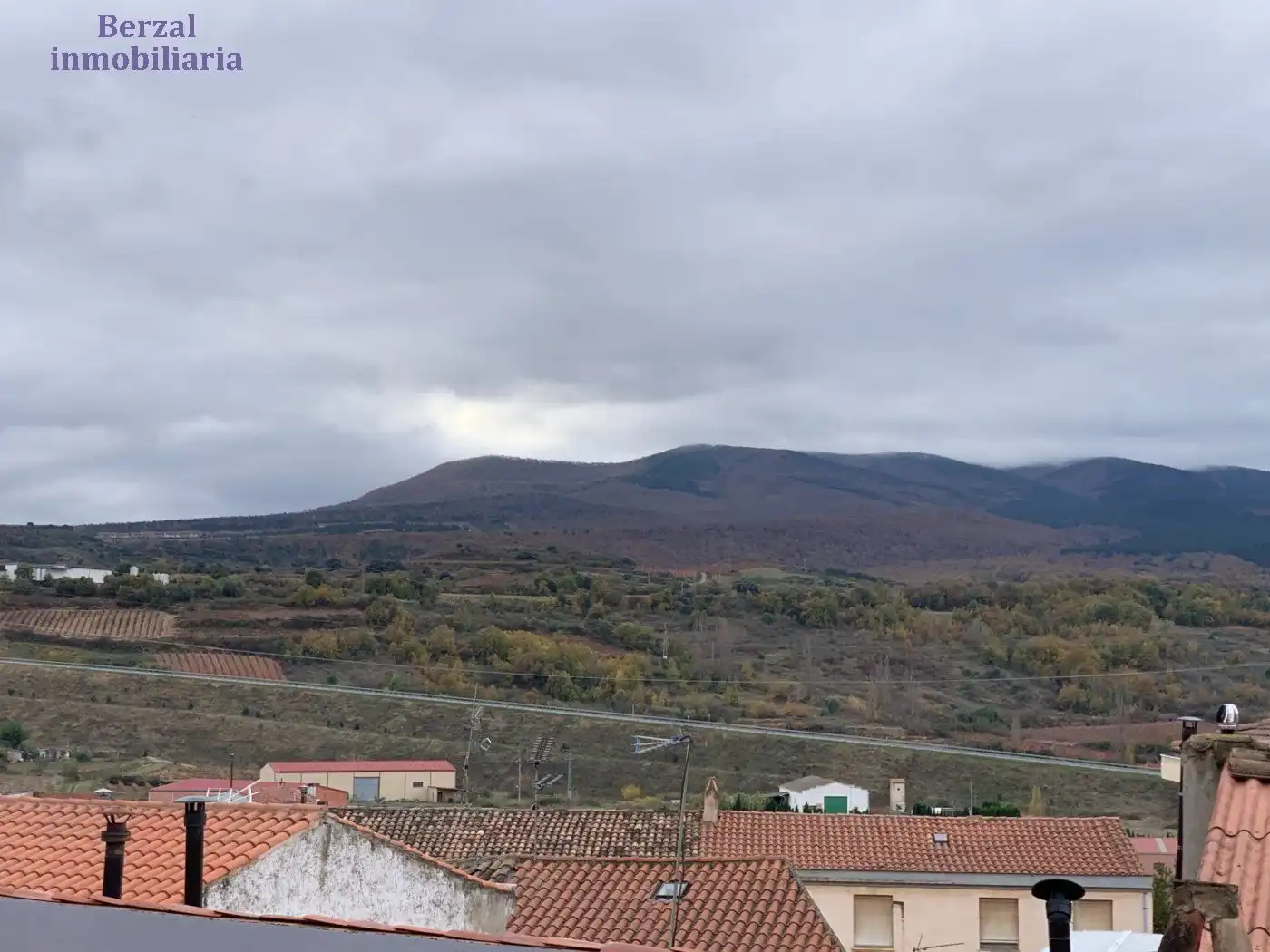 Vista exterior de Finca rústica en venda en Entrena amb Calefacció, Traster i Balcó