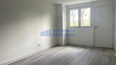 Foto 4 de Piso de alquiler en Badalona, Tres Olivos - Valverde, Madrid Capital
