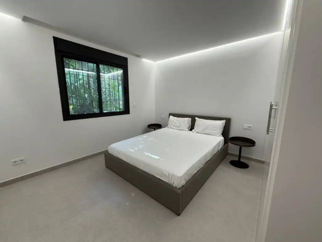 Dormitori de Planta baixa en venda en Estepona amb Aire condicionat, Jardí privat i Terrassa