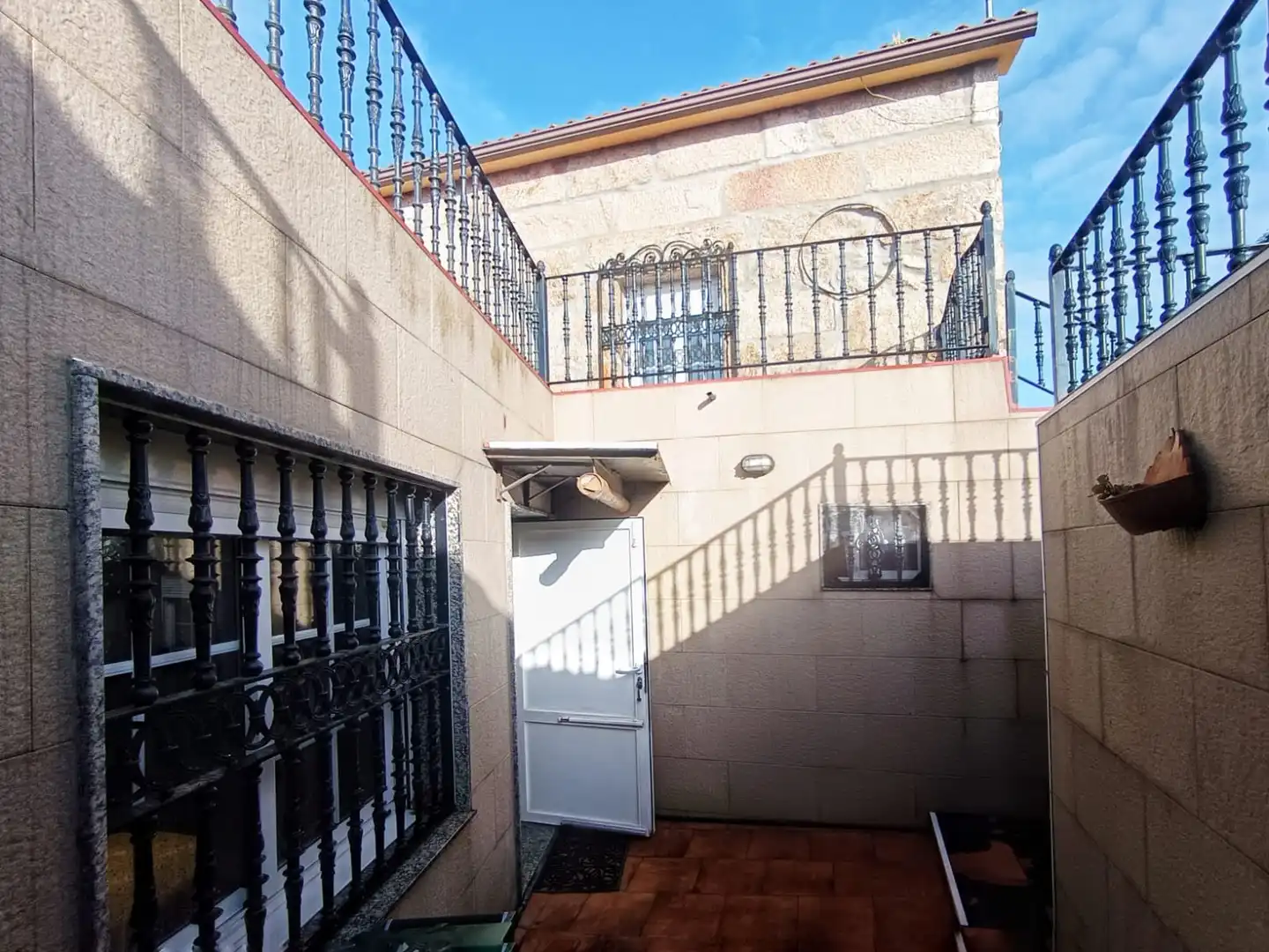 Vista exterior de Casa o xalet en venda en Cambados amb Calefacció, Terrassa i Traster