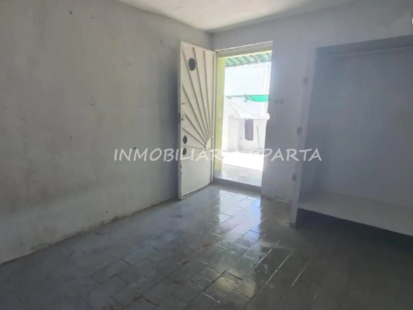 Casa adosada en venda en San Juan de Aznalfarache amb Terrassa i Balcó