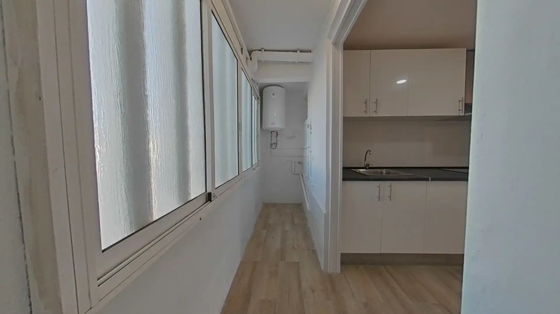 Cocina de Piso en venta en L'Hospitalet de Llobregat con Parquet