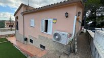 Vista exterior de Casa o xalet en venda en Bellvei amb Terrassa, Piscina i Balcó