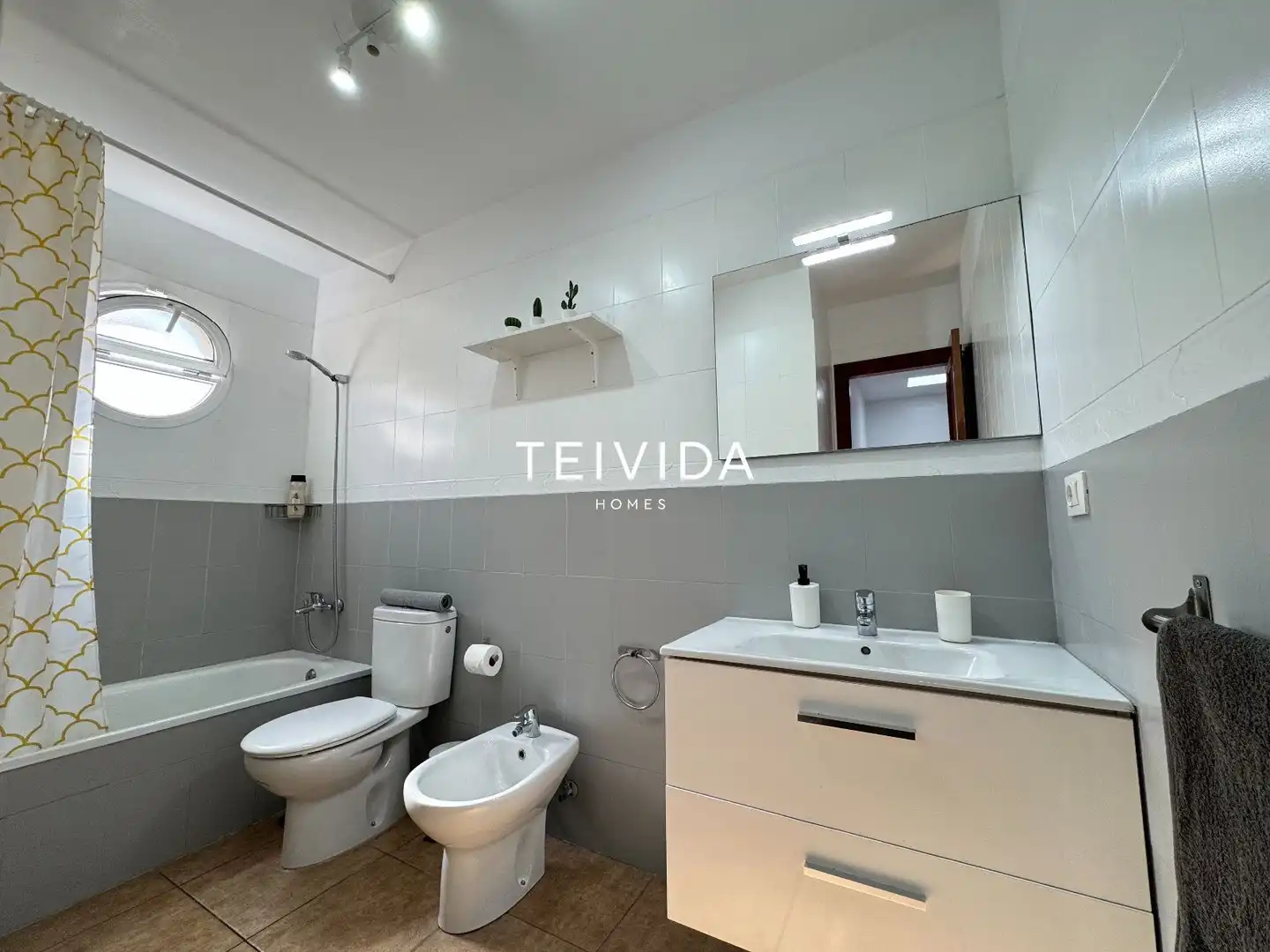 Baño de Dúplex de alquiler en Granadilla de Abona con Terraza, Amueblado y Horno