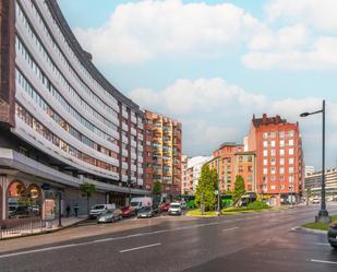 Vista exterior de Apartament en venda en Oviedo  amb Calefacció