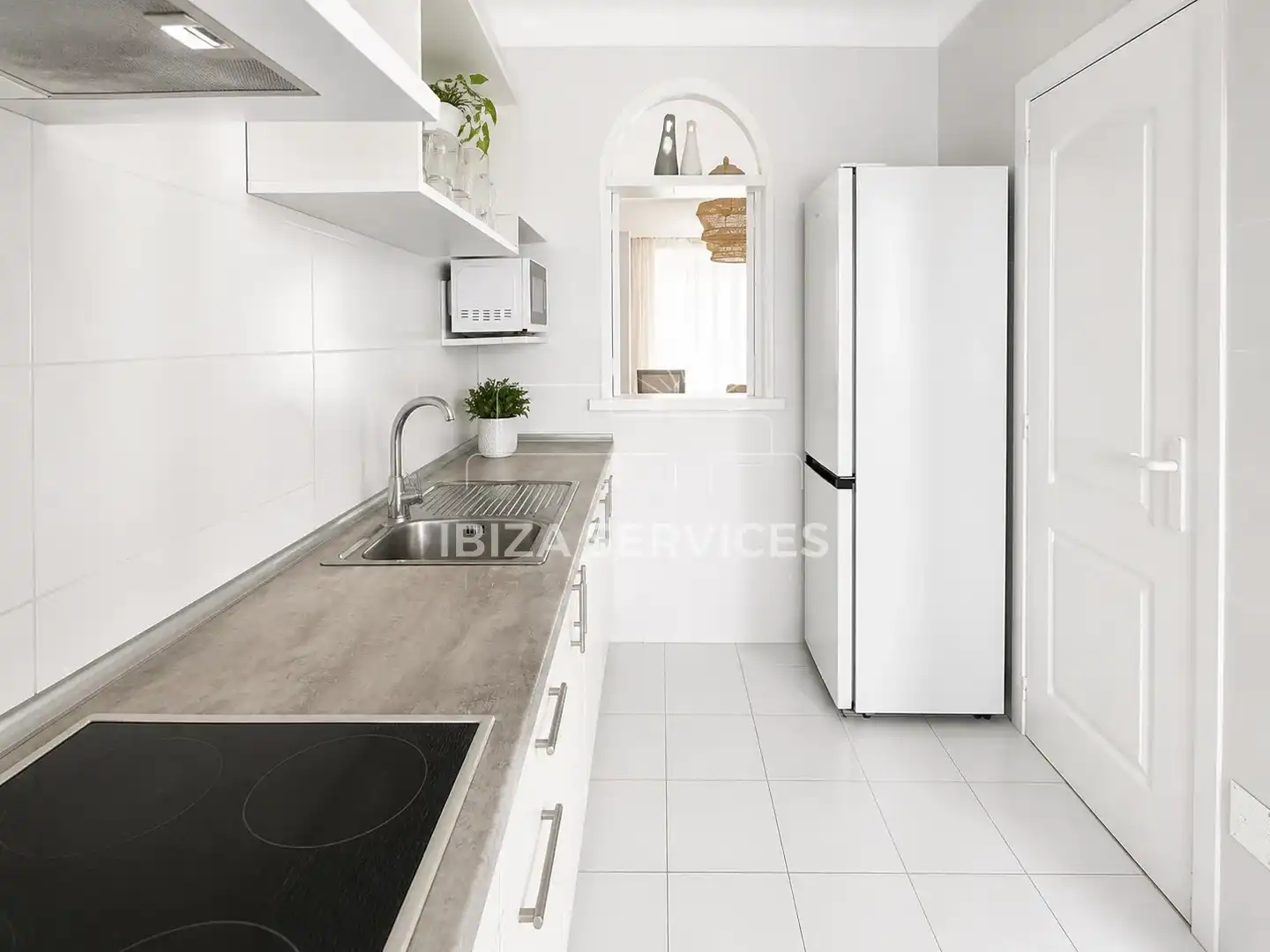 Cocina de Piso de alquiler en Santa Eulària des Riu con Aire acondicionado, Jardín privado y Piscina