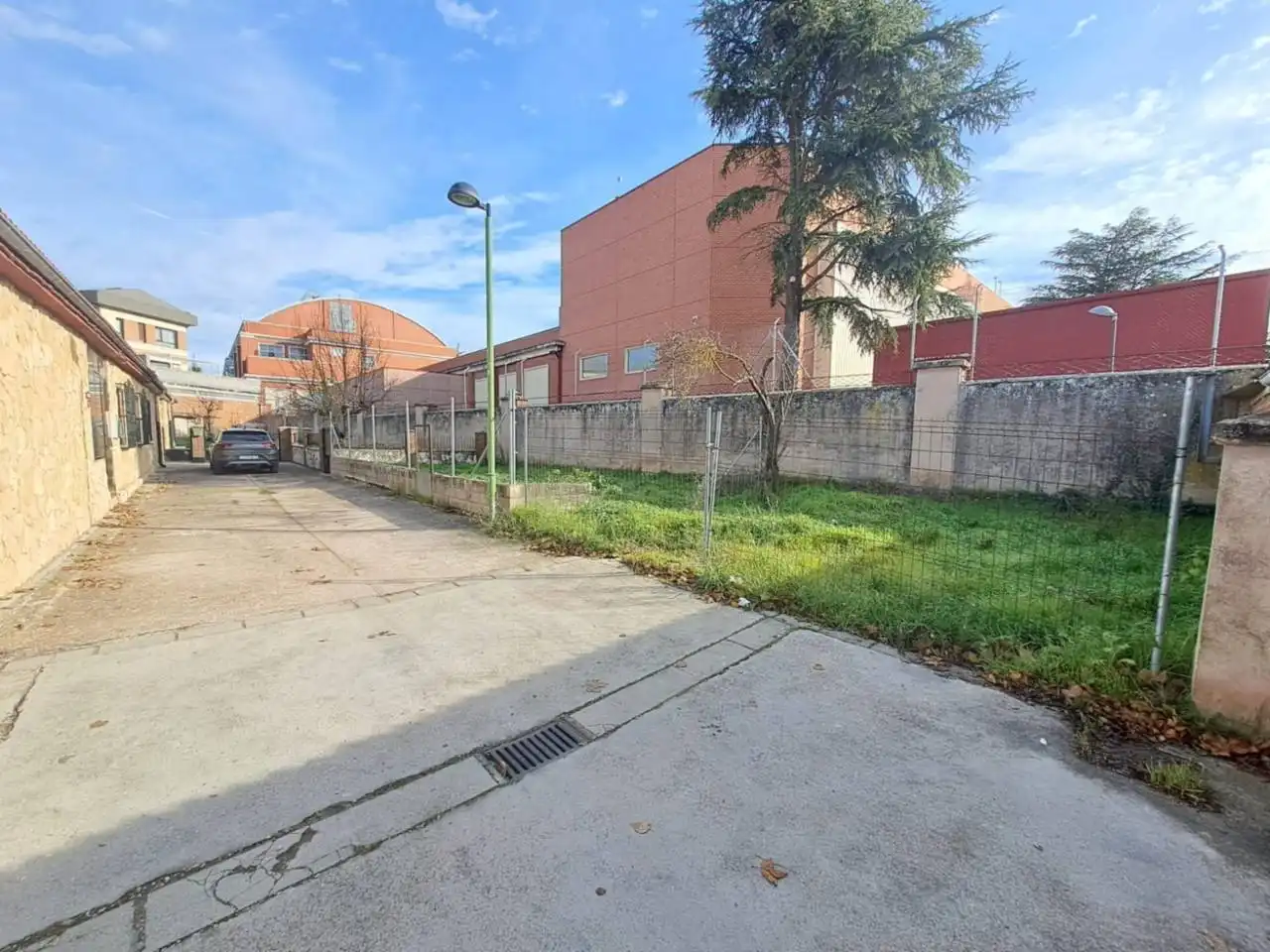 Vista exterior de Casa adosada en venda en Burgos amb Calefacció i Jardí privat