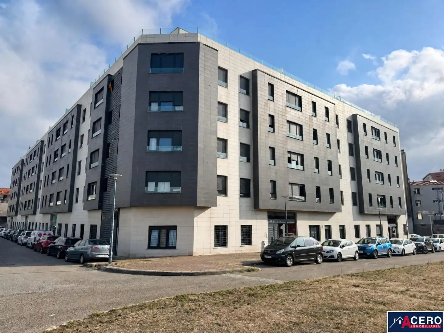 Außenansicht von Erdgeschoss zum Verkauf in Santander mit Terrasse und Möbliert