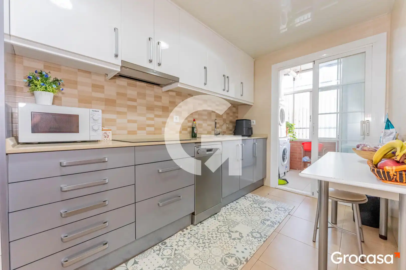 Kitchen of Flat for sale in Cornellà de Llobregat  with Air Conditioner, Heating and Balcony