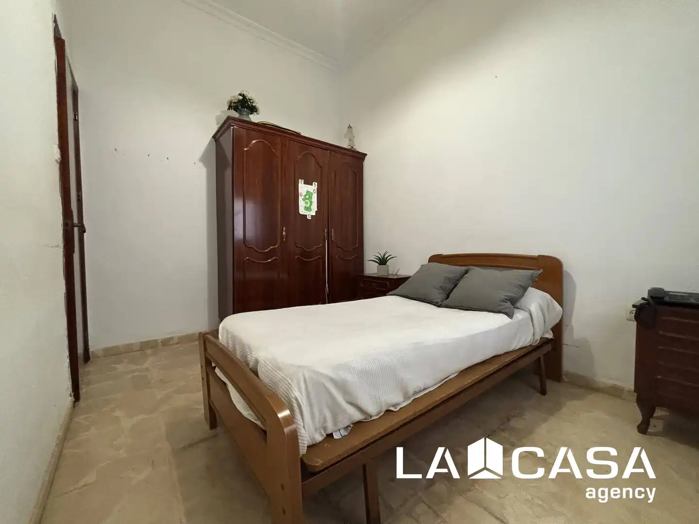 Bedroom of Houses for sale in Dos Hermanas