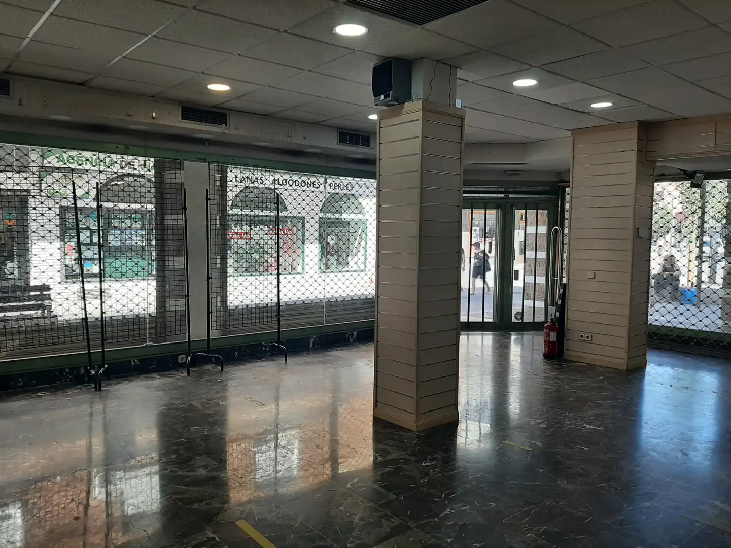 Local comercial de lloguer a Estación - Parque O'Donnell, imagen 9