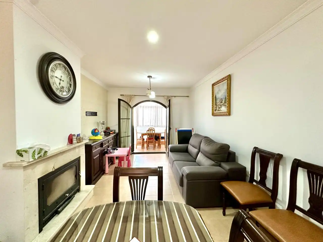 Sala d'estar de Casa adosada en venda en Sierra de Yeguas amb Terrassa