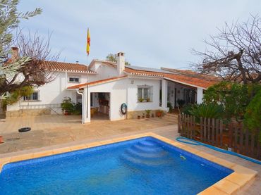 Detached house with pool for sale in El Montgó