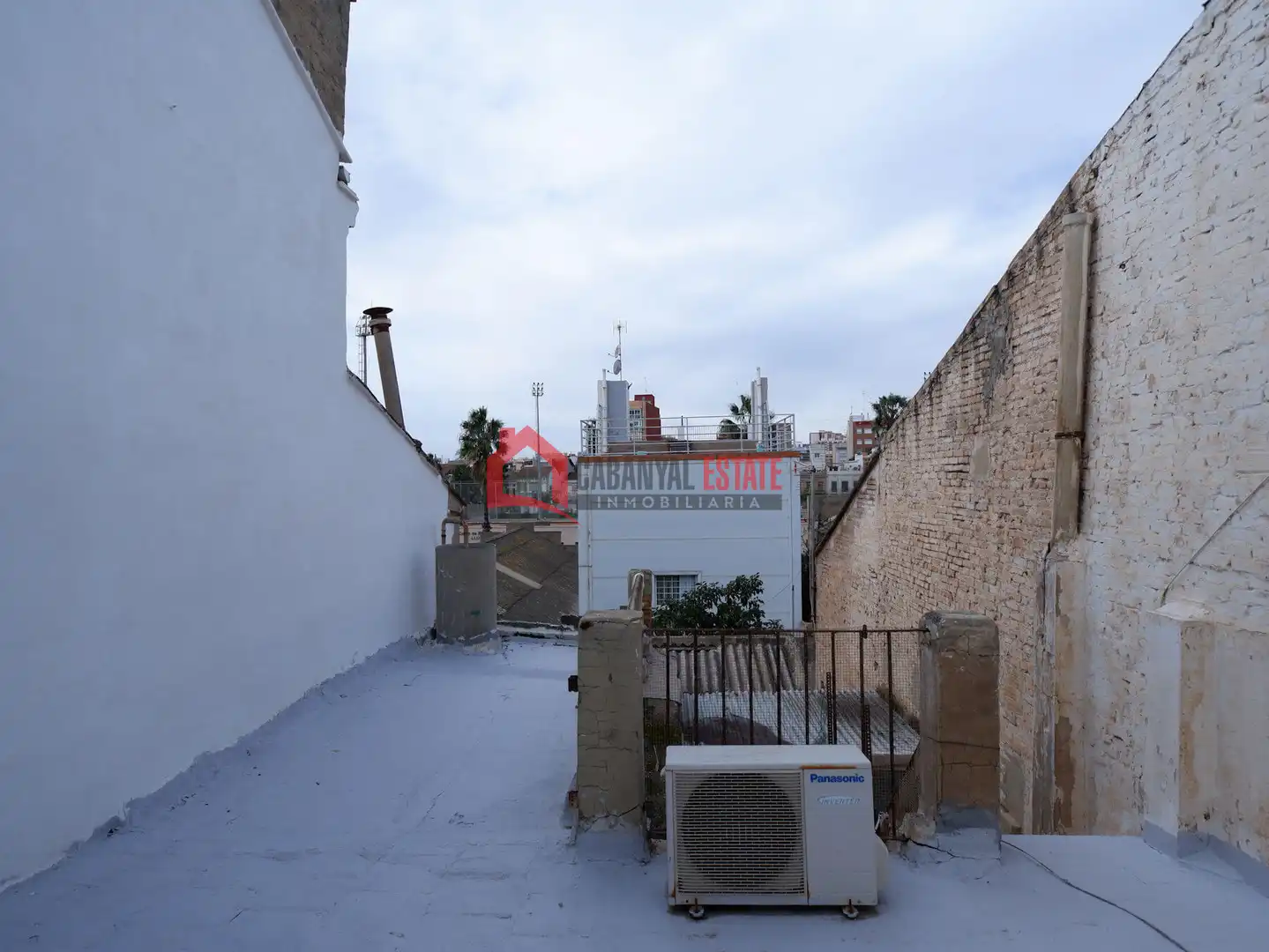 Vista exterior de Casa adosada en venda en Valencia amb Aire condicionat, Terrassa i Balcó
