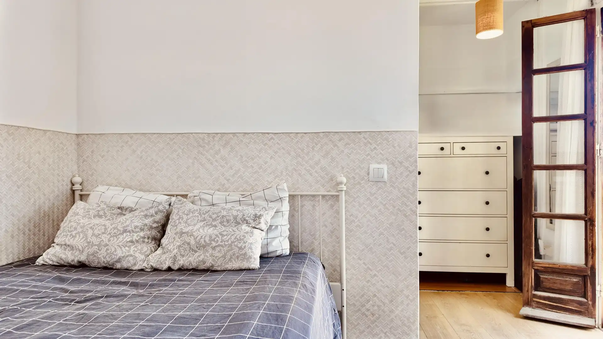 Habitación de Casa adosada en venta en Marbella con Jardín privado, Alarma y Piscina comunitaria