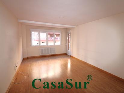 Bedroom of Flat for sale in Valladolid Capital  with Heating, Parquet flooring and Terrace