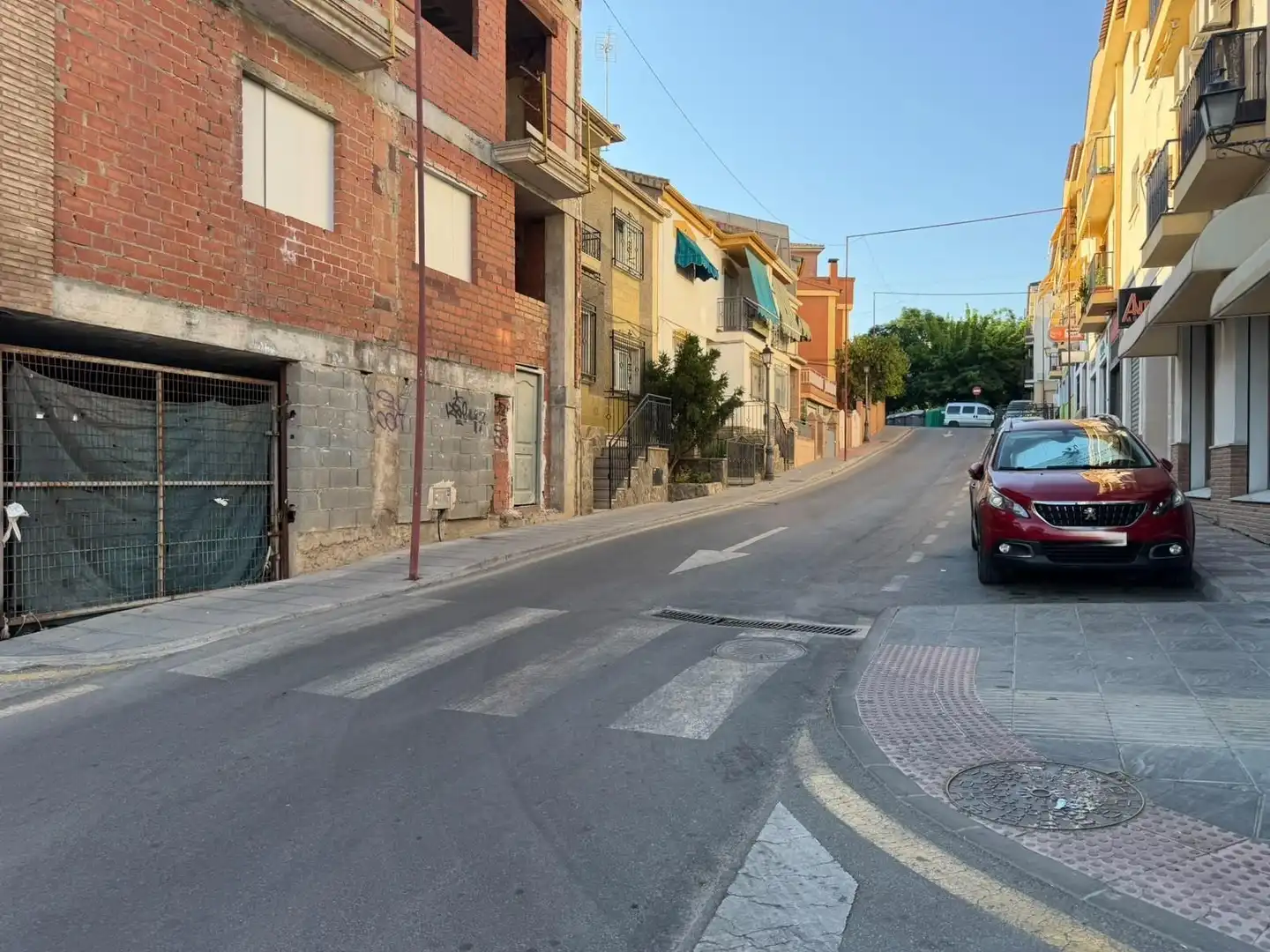 Vista exterior de Garatge en venda en La Zubia