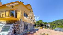 Vista exterior de Casa o xalet en venda en Lloret de Mar amb Aire condicionat i Piscina