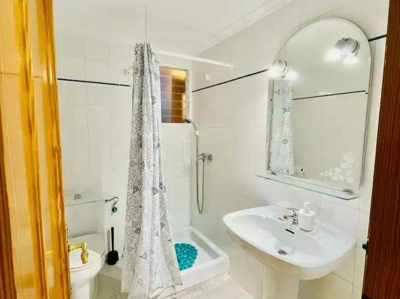 Badezimmer von Wohnungen zur Miete in Santa Pola mit Balkon