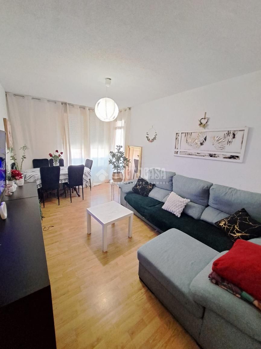 Sala d'estar de Pis en venda en Parla amb Aire condicionat i Terrassa