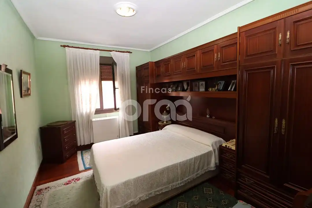Bedroom of Flat for sale in Santurtzi   with Heating and Furnished