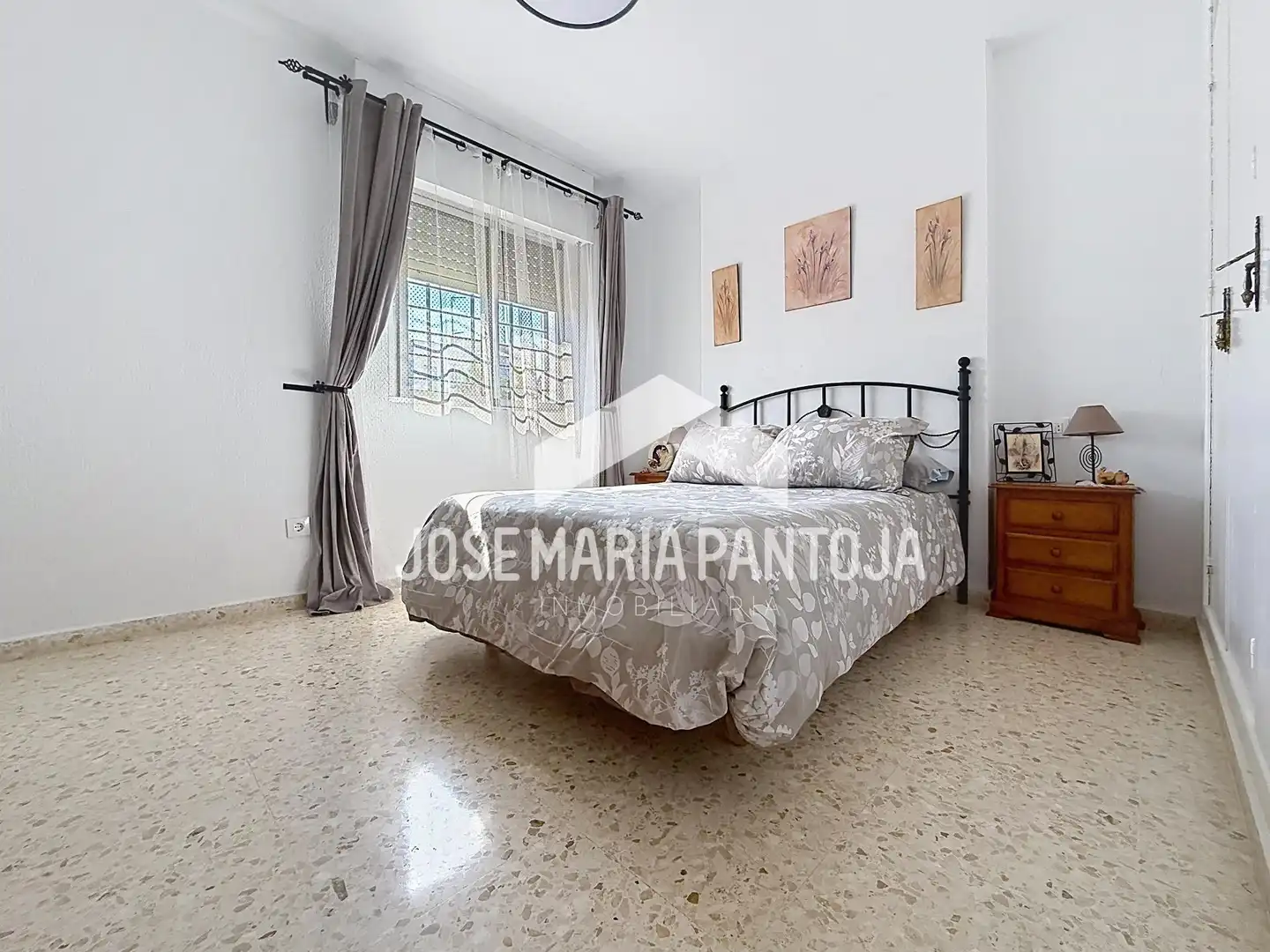 Dormitori de Casa adosada en venda en Jerez de la Frontera amb Aire condicionat, Calefacció i Terrassa