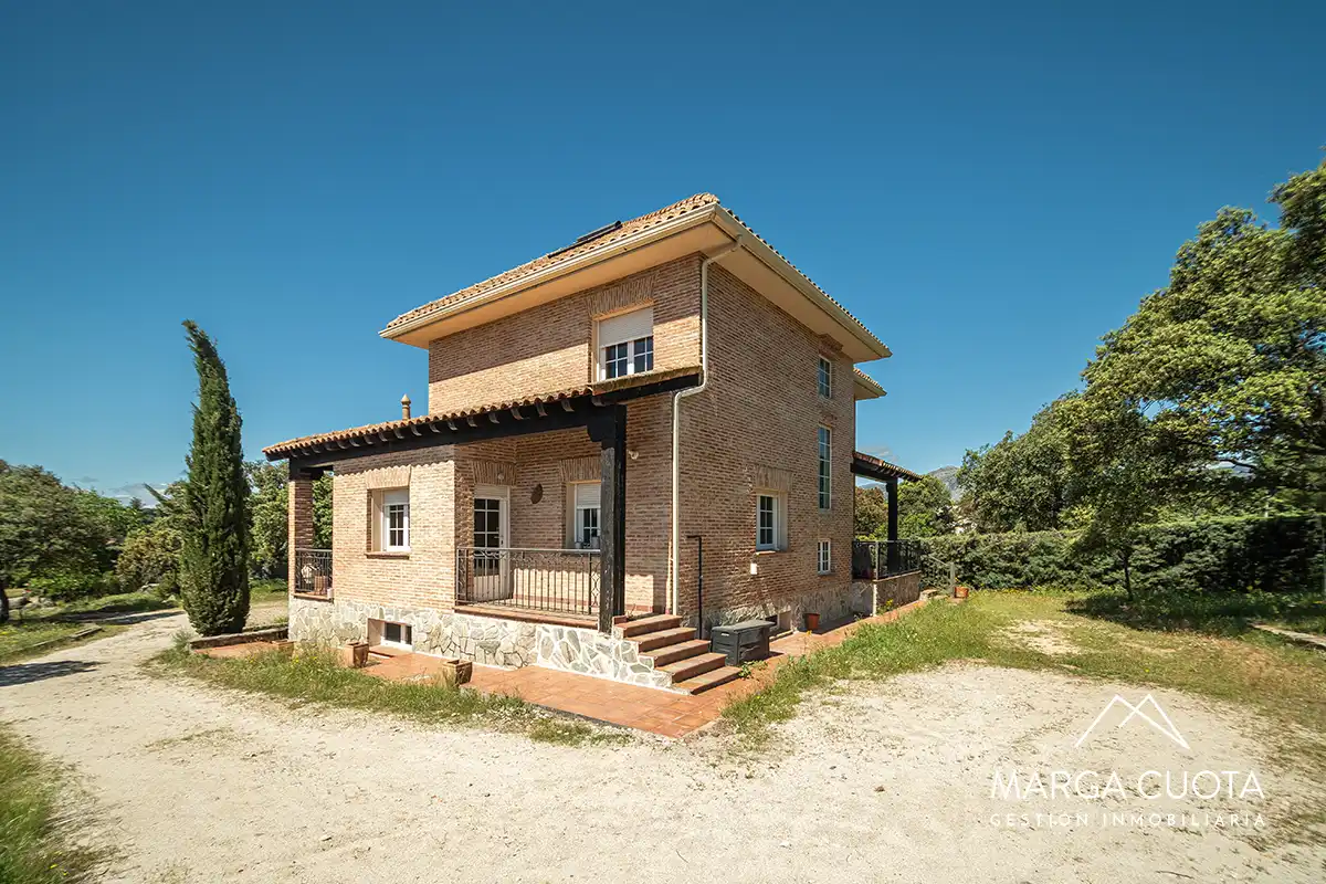 Exterior view of Houses for sale in Valdemorillo  with Heating, Private garden and Parquet flooring