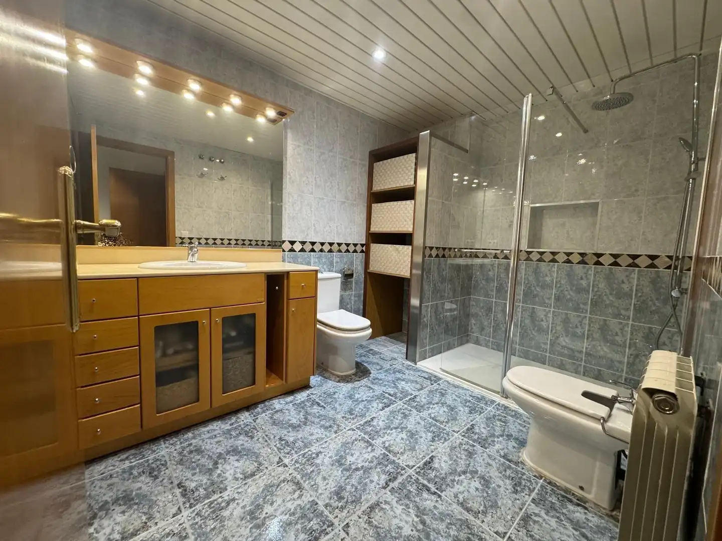 Bathroom of Flat for sale in Manresa  with Air Conditioner, Terrace and Storage room