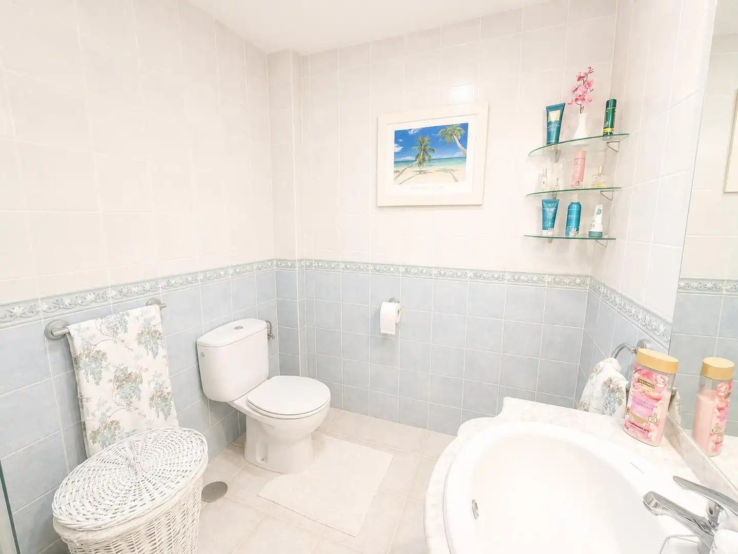 Badezimmer von Wohnungen zum Verkauf in Arona mit Privatgarten, Terrasse und Möbliert