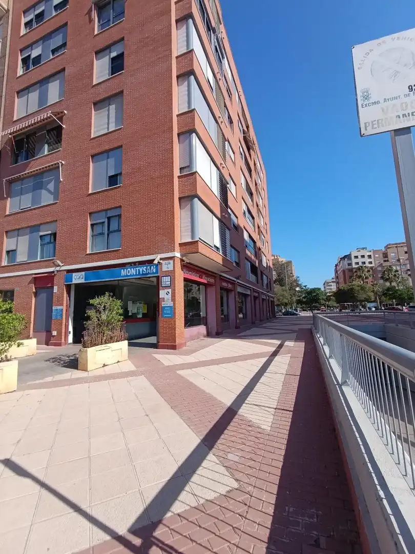 Außenansicht von Wohnung zur Miete in Murcia mit Klimaanlage, Heizung und Privatgarten