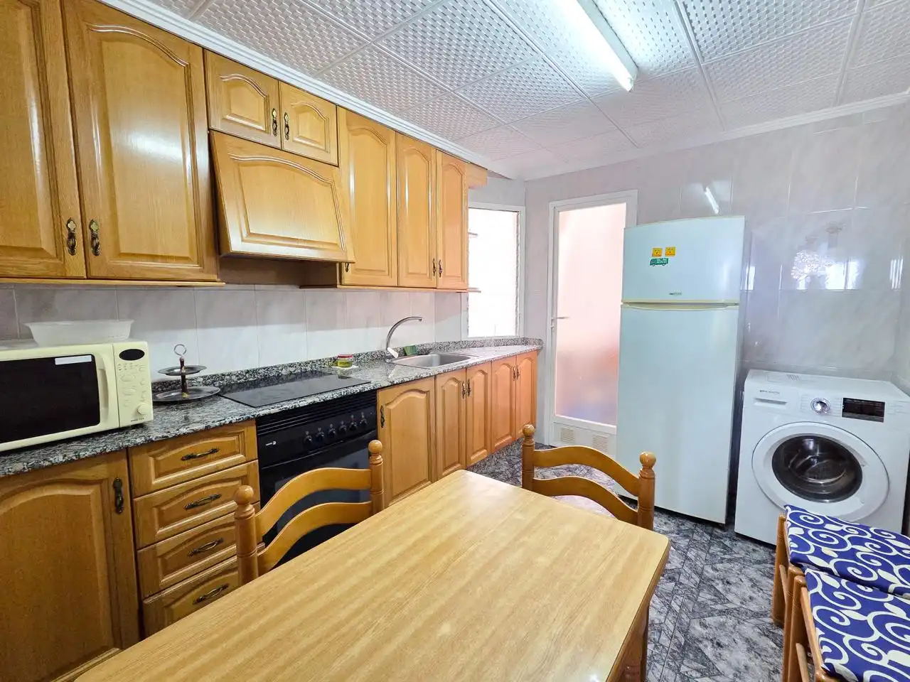 Kitchen of Flat for rent in Elche / Elx  with Furnished and Balcony