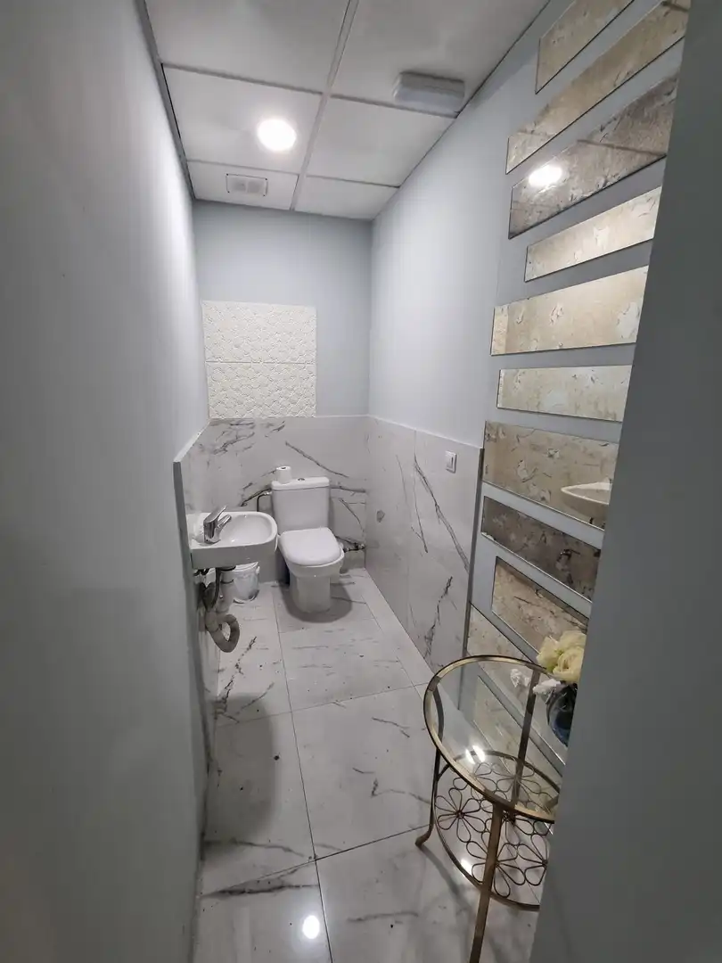 Baño de Local en venta en Madrid con Aire acondicionado