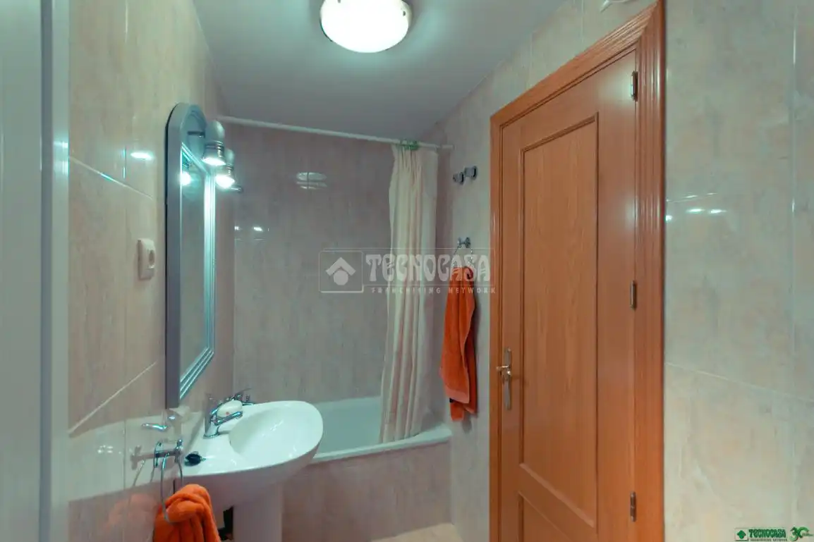 Baño de Piso en venta en Arenas de San Pedro con Aire acondicionado