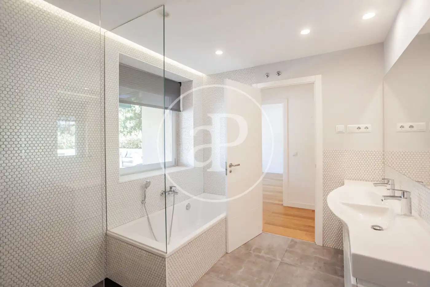 Baño de Casa o chalet de alquiler en Madrid con Aire acondicionado, Calefacción y Jardín privado