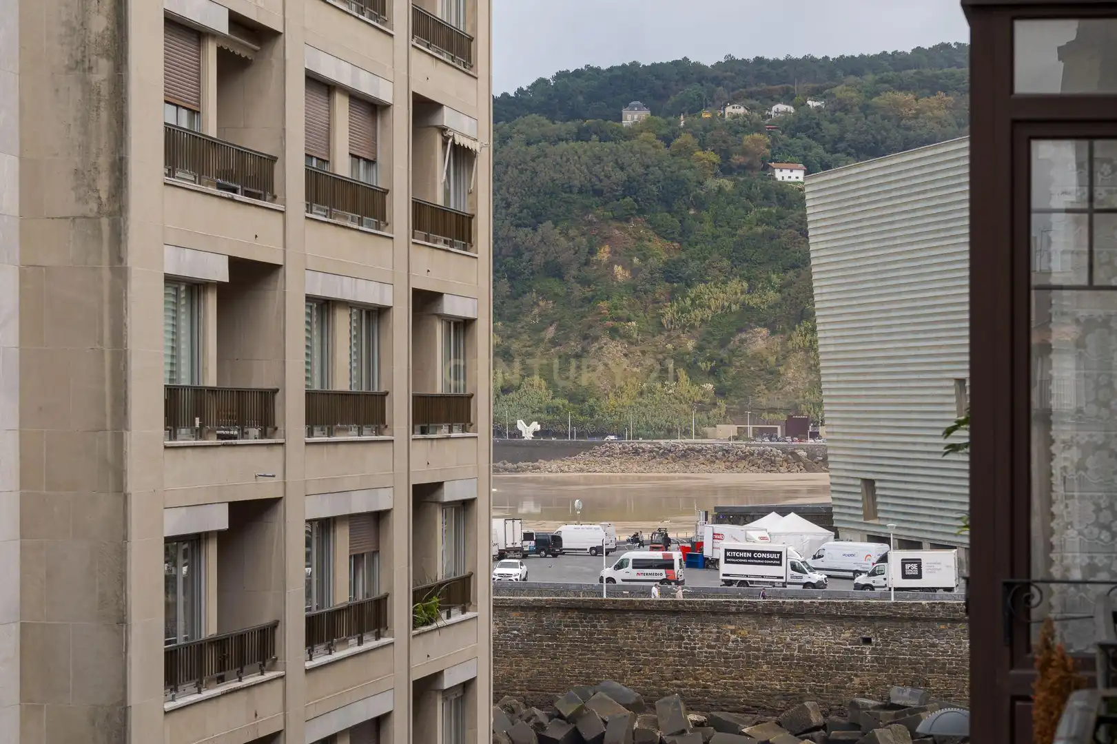 Vista exterior de Apartament en venda en Donostia - San Sebastián  amb Forn, Rentadora i Microones