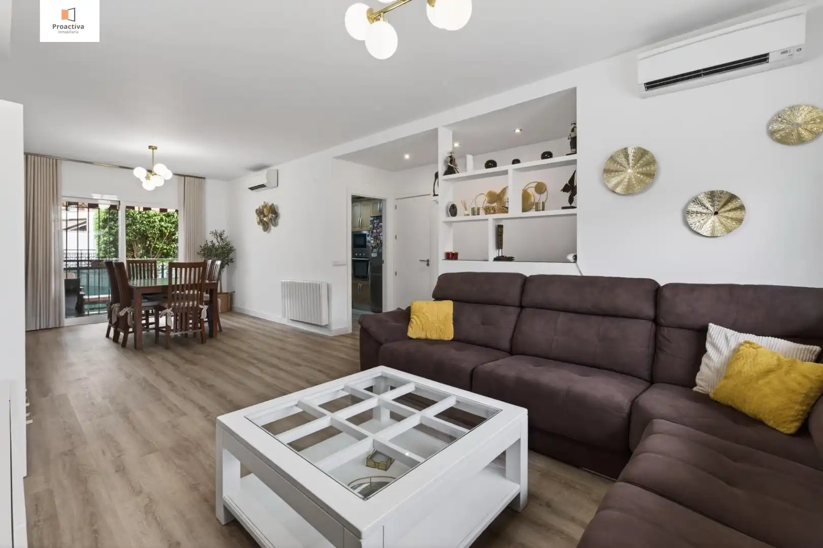 Sala d'estar de Casa adosada en venda en Alhaurín de la Torre amb Aire condicionat, Terrassa i Traster