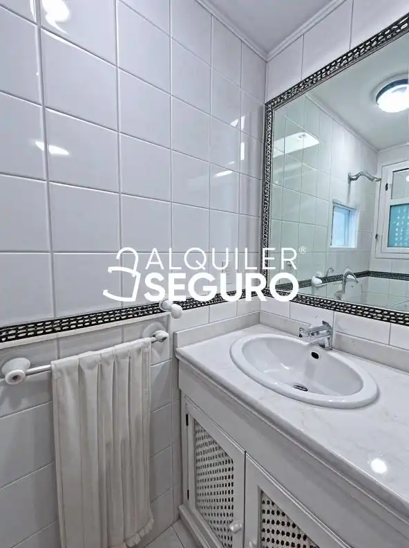 Bathroom of Houses for rent in Madrid  with Heating, Terrace and Storage room