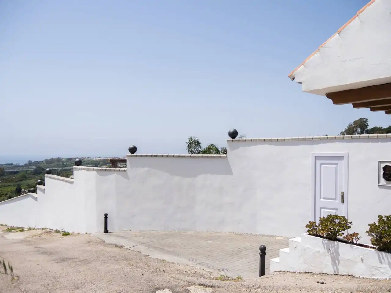 Vista exterior de Casa o xalet en venda en Estepona amb Aire condicionat, Piscina i Moblat