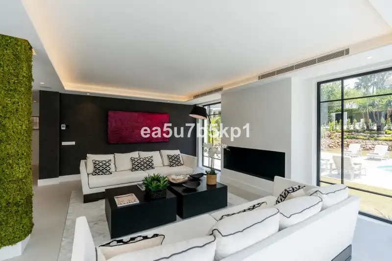 Chalet con terraza en venta en Nueva, imagen 2