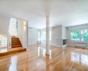 Exterior view of Single-family semi-detached to rent in  Madrid Capital  with Heating, Terrace and Storage room