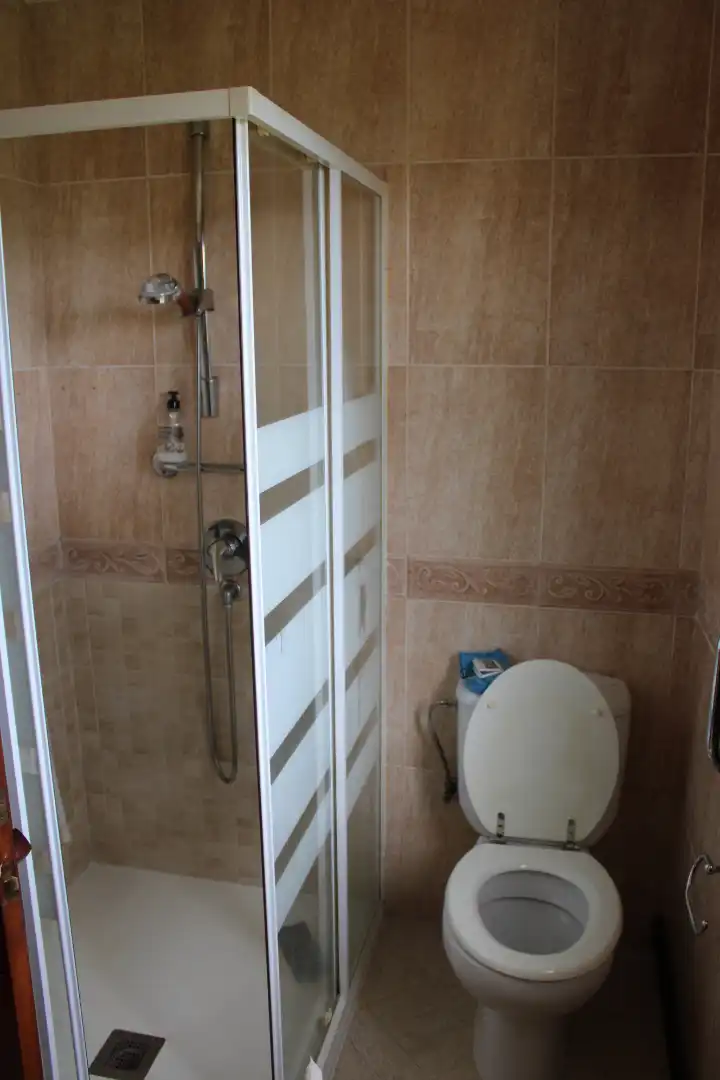 Bany de Casa o xalet en venda en Villaviciosa amb Calefacció, Jardí privat i Terrassa